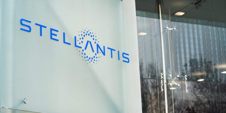 Stellantis: Επιβαρύνσεις 22,2 δισ. ευρώ – Βουτιά 14% για τη μετοχή