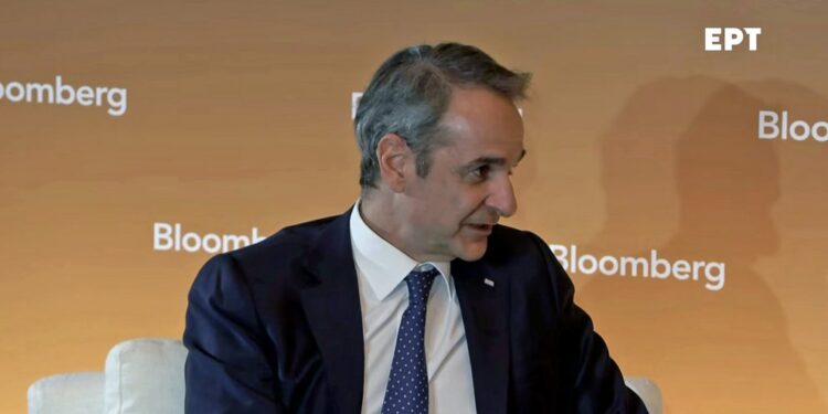 Μητσοτάκης στο Bloomberg: Aνοικτός στη μείωση των φόρων στα ενεργειακά προϊόντα