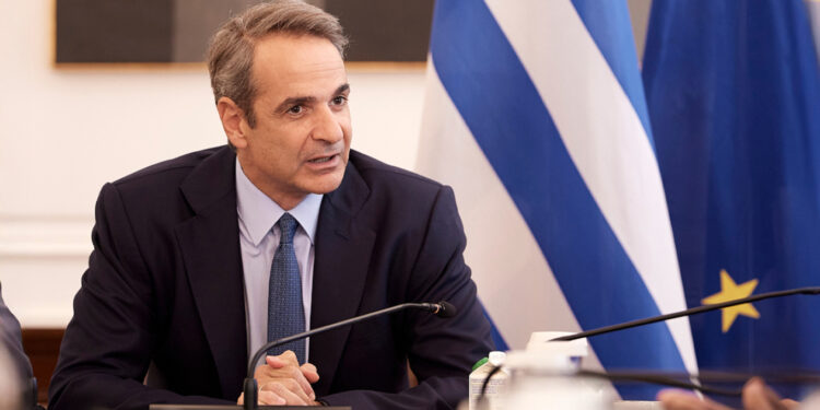 Κατώτατο μισθό στα 920 ευρώ ανακοίνωσε ο Κυριάκος Μητσοτάκης