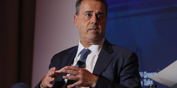 Έκτακτη σύσκεψη στο ΥΠΕΝ με ΡΑΑΕΥ, MOTOR OIL και HelleniQ Energy