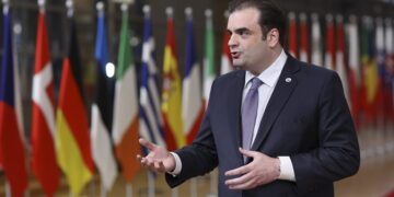 “Όπλο” 2 δισ. ευρώ από την κυβέρνηση για στήριξη νοικοκυριών και επιχειρήσεων