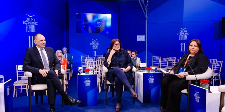 Αριστερά προς δεξιά: Γιώργος Γεραπετρίτης, Υπουργός Εξωτερικών - Dubravka Šuica, Επίτροπος για τη Μεσόγειο, Ευρωπαϊκή Επιτροπή - Αλεξάνδρα Φωτάκη, Δημοσιογράφος, in.gr