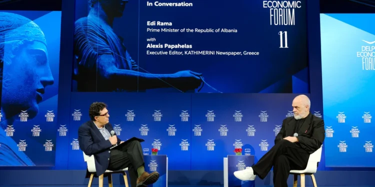 Από αριστερά: Αλέξης Παπαχελάς, Executive Editor, Καθημερινή - Edi Rama, Πρωθυπουργός της Αλβανίας